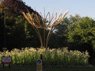 The Sun Flower Sculpture, Bath, England, Ironart Ltd Ironart Ltd Jardin moderne