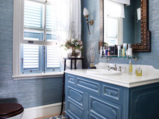 homify Classic style bathroom