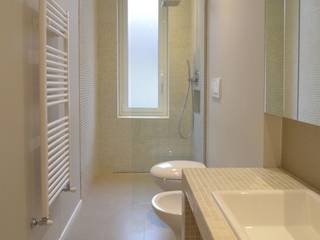 Ispirazione nordica, ministudio architetti ministudio architetti Minimalist style bathroom