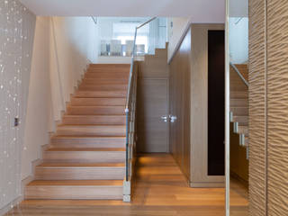 Villa Hyères, Atelier TO-AU Atelier TO-AU Modern corridor, hallway & stairs