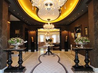 Contemporary Classical Villa in Kemer Golf & Country Orkun İndere Interiors Pasillos, vestíbulos y escaleras clásicas