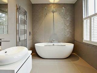 Family bathroom shower feature wall homify Ванна кімната Прикраса