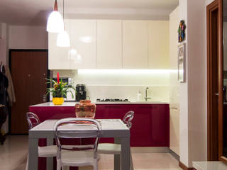Cucina bicolore laccata lucida rossa e bianca, Arredamenti Ancona s.r.l. Arredamenti Ancona s.r.l. Modern kitchen