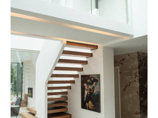 Glass House, Sophie Nguyen Architects Ltd Sophie Nguyen Architects Ltd Modern corridor, hallway & stairs