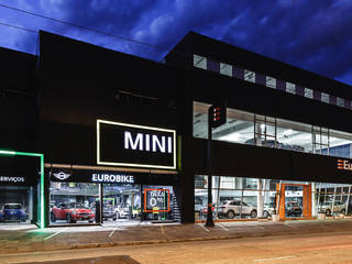 MINI Cooper Porto Alegre, RICARDOTRAMONTINA.ART RICARDOTRAMONTINA.ART Espacios comerciales