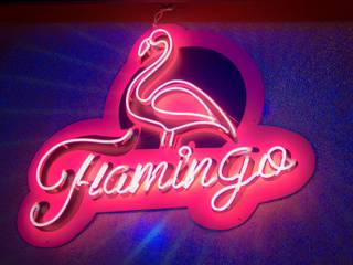 Pub Flamingo Úbeda, moreandmore design moreandmore design Ruang Komersial