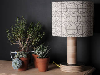 LAMPSHADE – GEOMETRIC CASAS DESIGN IN BLACK, chocolate creative chocolate creative Salones modernos