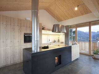 Haus in den Bergen , peter glöckner architektur peter glöckner architektur Dapur Modern