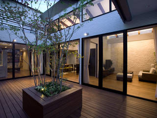K`s Camp（住宅）, 株式会社 入船設計 株式会社 入船設計 Asian style balcony, veranda & terrace