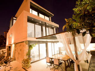 Islas Marquesas: Exteriores , IPUNTO INTERIORISMO IPUNTO INTERIORISMO Minimalist style garden