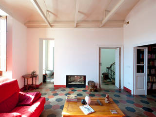 Ristrutturazione Palazzetto ottocentesco – Sorso 2011., Officina29_ARCHITETTI Officina29_ARCHITETTI Modern living room