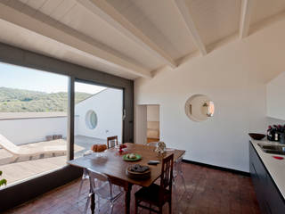 Ristrutturazione Palazzetto ottocentesco – Sorso 2011., Officina29_ARCHITETTI Officina29_ARCHITETTI Moderne Küchen