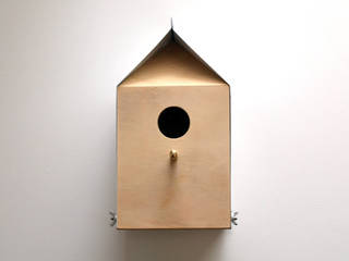 MILK CARTON INSPIRED NESTBOX / BIRDHOUSE, Jam Furniture Jam Furniture Modern Balkon, Veranda & Teras