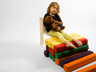 Play chair, studio deFORM studio deFORM Minimalistyczny pokój dziecięcy