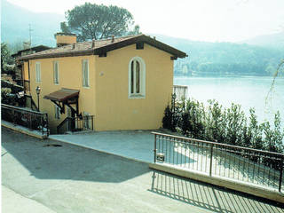 Casa sul lago a Caslano - Canton Ticino - Svizzera, Studio Mingaia Studio Mingaia Casas clássicas