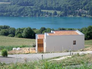 Maison dominant le lac de Paladru Isère, Bak'erige Bak'erige Casas de estilo minimalista