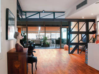 Newly created loft Torres Estudio Arquitectura Interior Phòng khách phong cách tối giản