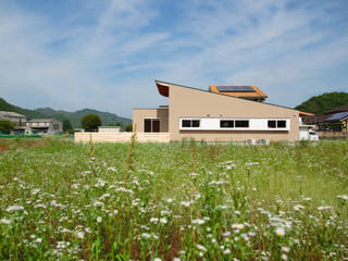 田んぼの中の小箱, 内田建築デザイン事務所 内田建築デザイン事務所 Casas modernas