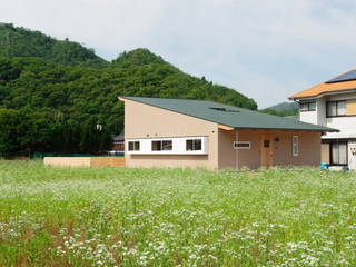 田んぼの中の小箱, 内田建築デザイン事務所 内田建築デザイン事務所 Moderne huizen