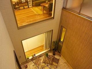 中庭のある家, 株式会社 創匠 株式会社 創匠 Eclectic style balcony, veranda & terrace