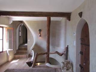 Restauro di una casa molto antica in Francia, Archimania Archimania Ausgefallener Flur, Diele & Treppenhaus