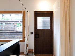 House in Gakuenmae, 設計組織DNA 設計組織DNA モダンスタイルの 玄関&廊下&階段