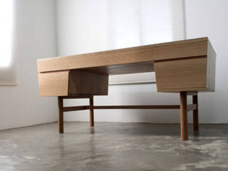 Quad desk, The QUAD woodworks The QUAD woodworks Modern Study Room and Home Office