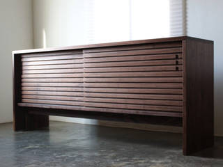 Stripe chest, The QUAD woodworks The QUAD woodworks Modern living room