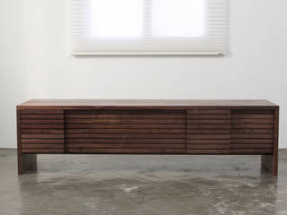 Stripe AV chest, The QUAD woodworks The QUAD woodworks Modern Living Room