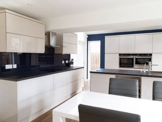 Dingle storey side extension: Comprising a new kitchen & utility, Claire McLuckie Architect Claire McLuckie Architect