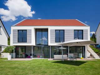 Auf Zukunft gesetzt- Wohnhaus in Bruchsal, STIEBEL ELTRON GmbH & Co. KG STIEBEL ELTRON GmbH & Co. KG Modern houses