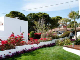 Un jardín con vistas. Diseño de jardín mediterráneo en Alicante, David Jiménez. Arquitectura y paisaje David Jiménez. Arquitectura y paisaje Classic style garden