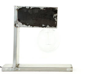 Lámpara de mesa en hierro crudo ( 30 x 30 x 10 cm), Héctor Nevado Héctor Nevado インダストリアルデザインの 書斎