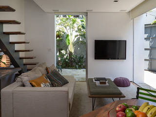 Residencia da Esquina, SALA2 arquitetura e design SALA2 arquitetura e design Tropical style living room
