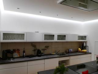 Villa Saarbrücken-Güdingen, Bolz Licht und Wohnen 1946 Bolz Licht und Wohnen 1946 Modern Kitchen