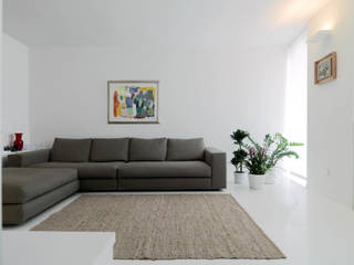 RIQUALIFICAZIONE DI UN LOTTO GOTICO, STUDIO DI ARCHITETTURA LUISELLA PREMOLI STUDIO DI ARCHITETTURA LUISELLA PREMOLI Minimalist living room