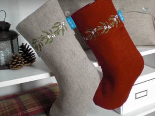 Mistletoe Embroidered Christmas Stockings Kate Sproston Design Habitaciones de estilo rural Textiles