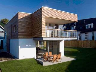 Außenansicht 1 Pagelhenn Architektinnenarchitekt Minimalist house Gebäude,Himmel,Eigentum,Fenster,Pflanze,Holz,Schatten,Grundstück,Haus,Gras