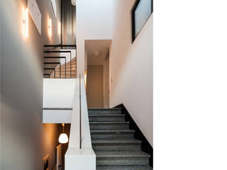 UMBAU LEO_66 MFH in 50823 köln ehrenfeld, beissel schmidt architekten beissel schmidt architekten Modern corridor, hallway & stairs