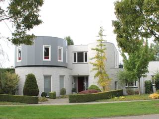 ronde woonkamer in modern comfortabel huis, mickers architectuur mickers architectuur Будинки