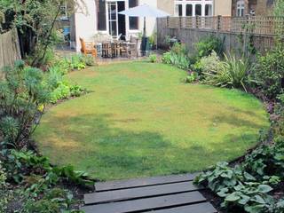 Garden with Oval Lawns, Fenton Roberts Garden Design Fenton Roberts Garden Design Rustykalny ogród