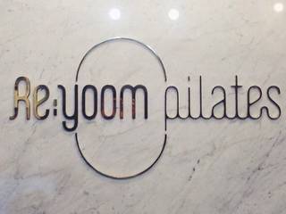 Re;yoom pilates, studio azellier studio azellier Espacios comerciales