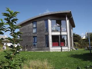 Quelques réalisations de maisons bioclimatiques dessinées ces dernières années, GUENNOC Soizic GUENNOC Soizic Casas modernas: Ideas, diseños y decoración