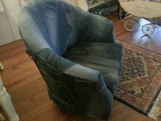 Gepimpte fauteuil met oude spijkerbroeken, gustaviaans vintage homestyle gustaviaans vintage homestyle 客廳