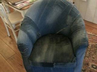 Gepimpte fauteuil met oude spijkerbroeken, gustaviaans vintage homestyle gustaviaans vintage homestyle Eclectische woonkamers