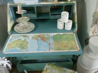 Bureau decoupage met oude bosatlas, gustaviaans vintage homestyle gustaviaans vintage homestyle Eclectische studeerkamer