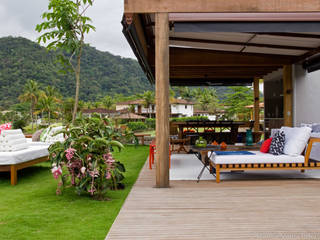 Casa Laranjeiras, Marilia Veiga Interiores Marilia Veiga Interiores Tropical style balcony, veranda & terrace