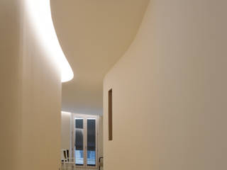 CurviLINE, Marco Stigliano Architetto Marco Stigliano Architetto Corredores, halls e escadas minimalistas