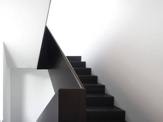 Außergewöhnlicher Kubus: Haus Strathmann Münster, Andreas Heupel Architekten BDA Andreas Heupel Architekten BDA Modern Corridor, Hallway and Staircase