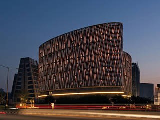 Mondeal Square, Ahmedabad (India), blocher partners blocher partners モダンな 家